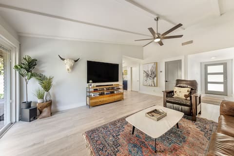 Top Airbnb: South ATX Home Sauna, Parking, Cowboy Pool in East Congress