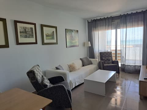 Beautiful ground floor apartment right on the beach