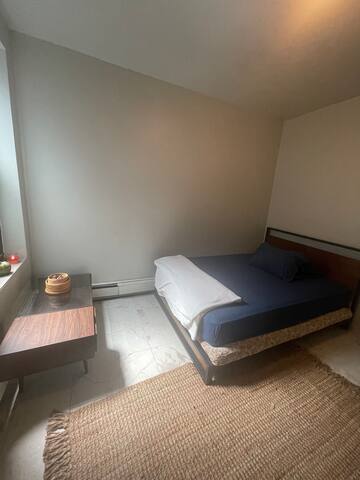 Perfect Chill Spot in Flatbush gallery image 5