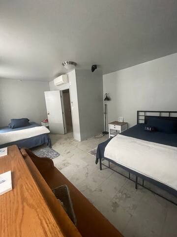 Perfect Chill Spot in Flatbush gallery image 4