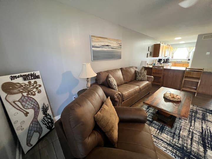 Beach Life Condo 135. Pools! Beach! Casinos! Fun! - Biloxi, MS