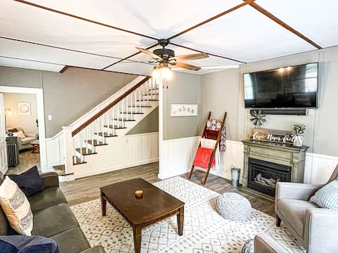 Charmer on Creeper & Creek! Walk downtown