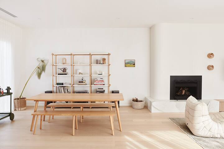 Stylish Coastal Retreat Near Beach & Hot Springs gallery image 4