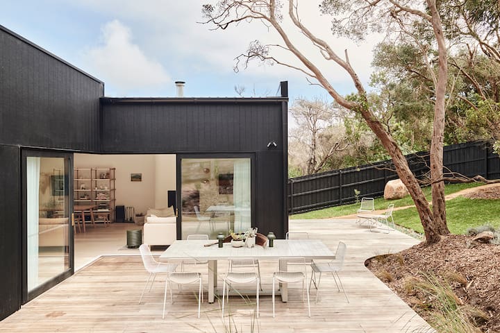 Stylish Coastal Retreat Near Beach & Hot Springs