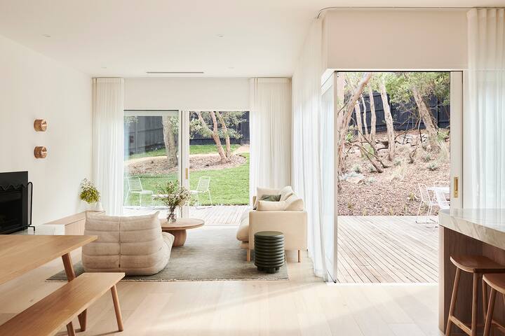 Stylish Coastal Retreat Near Beach & Hot Springs gallery image 3