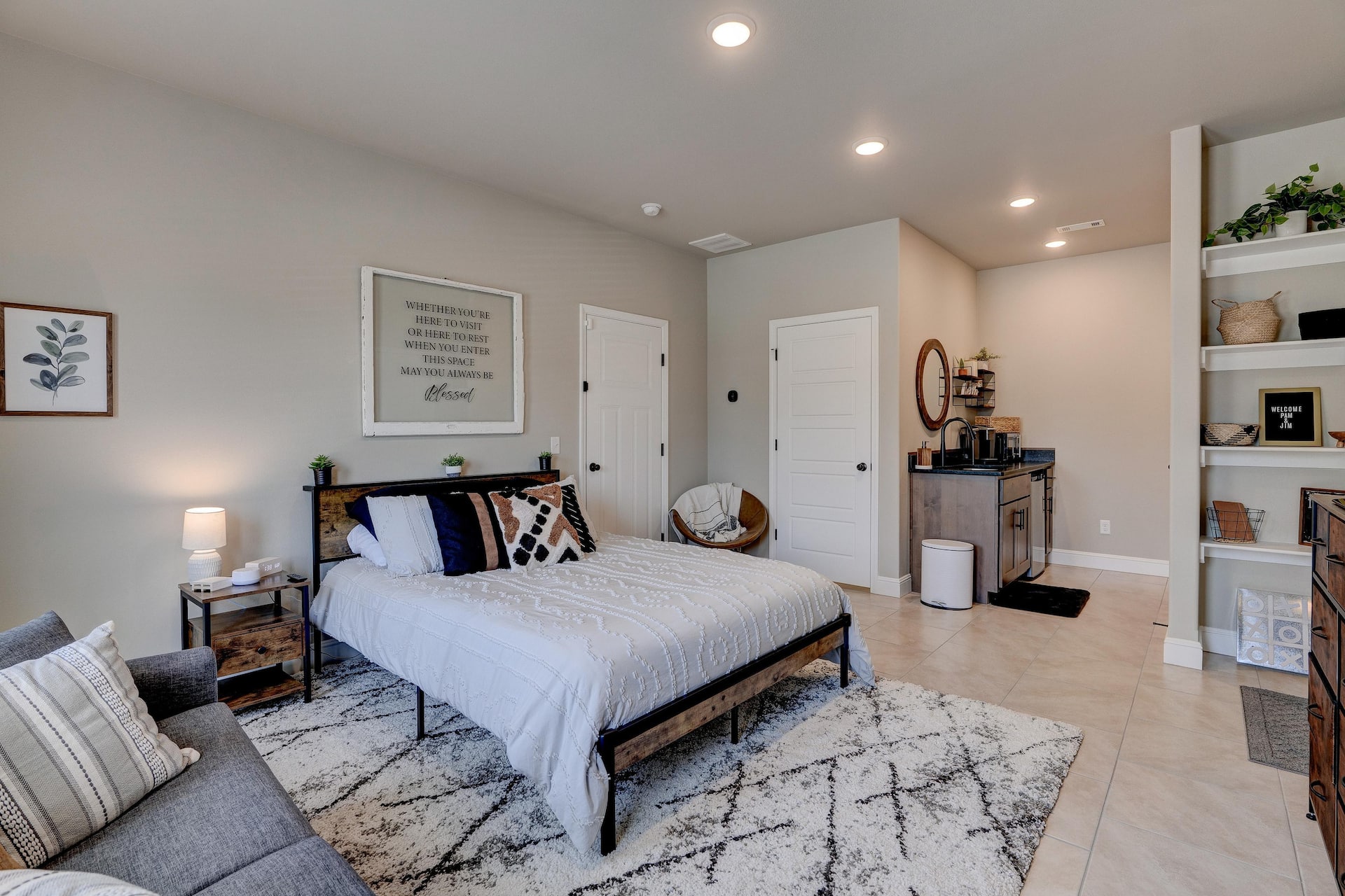 Cozy and Relaxing Guest Suite