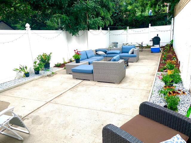 3 Bedroom Duplex w Large Backyard gallery image 5