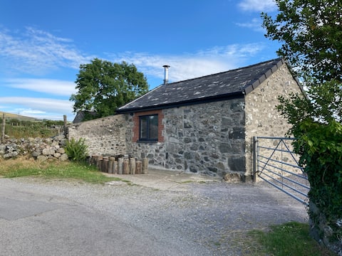 'Cwtyn' - a Cute Country Cottage