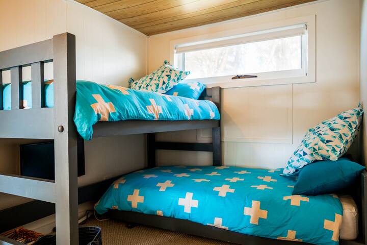 ‘Just Relax &’ – Boat Harbour Beachfront home gallery image 3