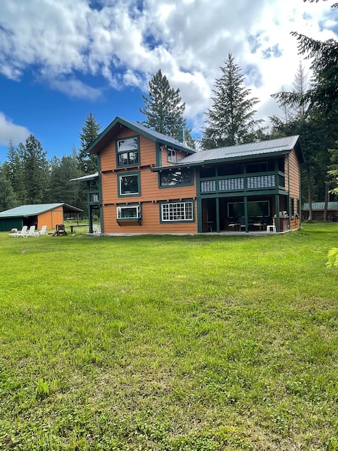 Rustic Ridge Lodge- perfect family holiday house.