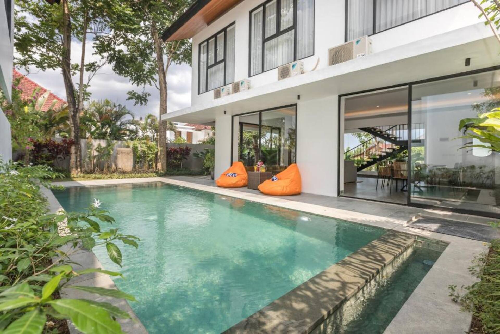 Superb Modern Estate 6 Bedroom Private Villa in Canggu 2
