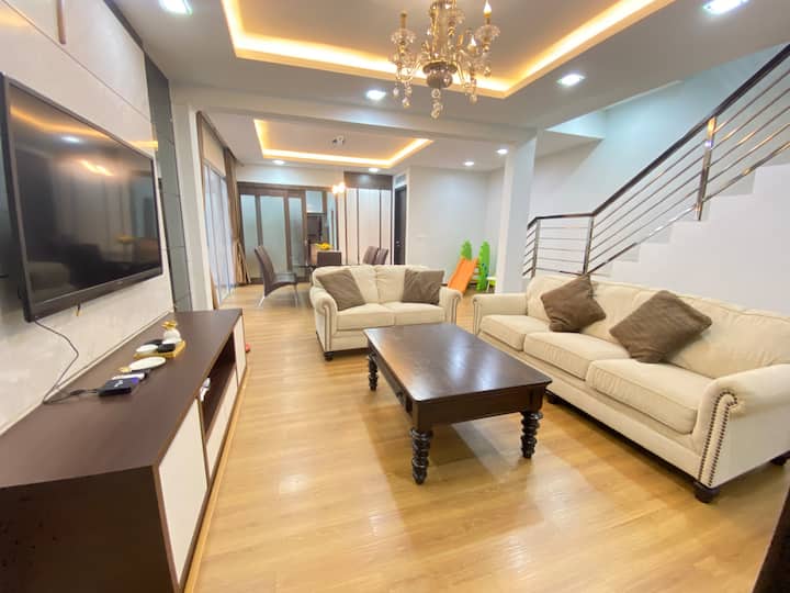 Cheerful 4bedroom Townhouse Comfy At Batam City - Batam
