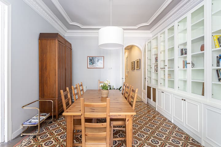 Lovely 4-bedroom apartment near Sagrada Familia