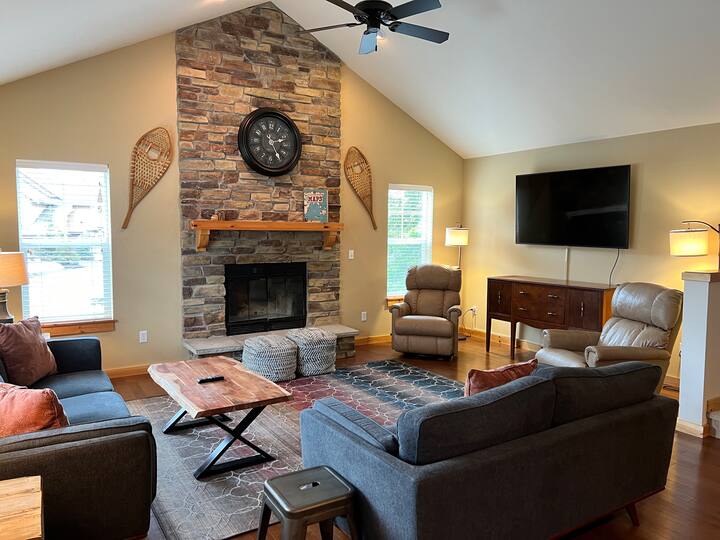 Cozy 3 bedroom cabin at Roslyn Ridge Townhouses for Rent in Ronald