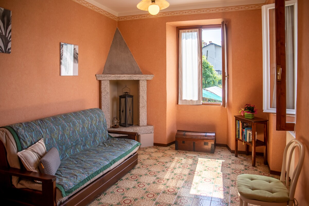 Top Airbnb: Lakefront Accommodation in Front of the Beach in Verbania