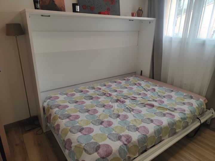 Lit en 140
Душеци Bultex 
Повлечете го и спуштете го само креветот