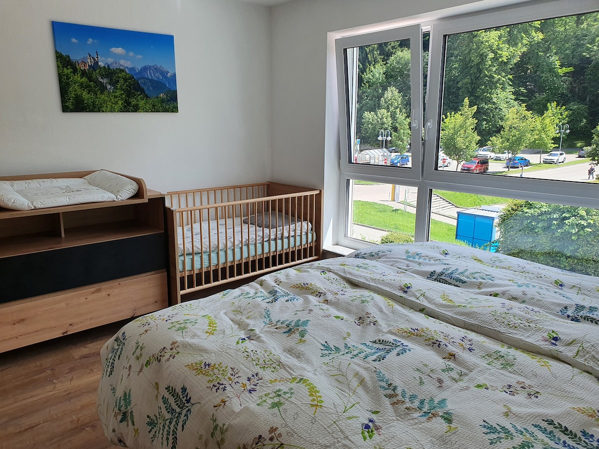 second bedroom, children's room 