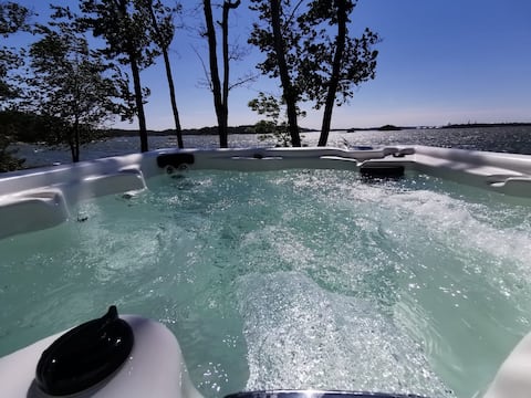 Stunning Oceanfront Villa + Outdoor Hot Tub