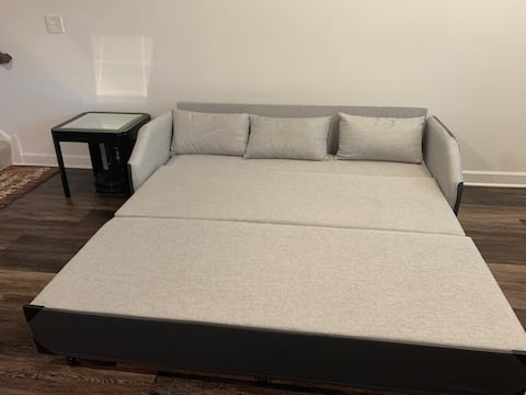 Top performing Airbnb: Modern built home by UH and CWRU in Glenville