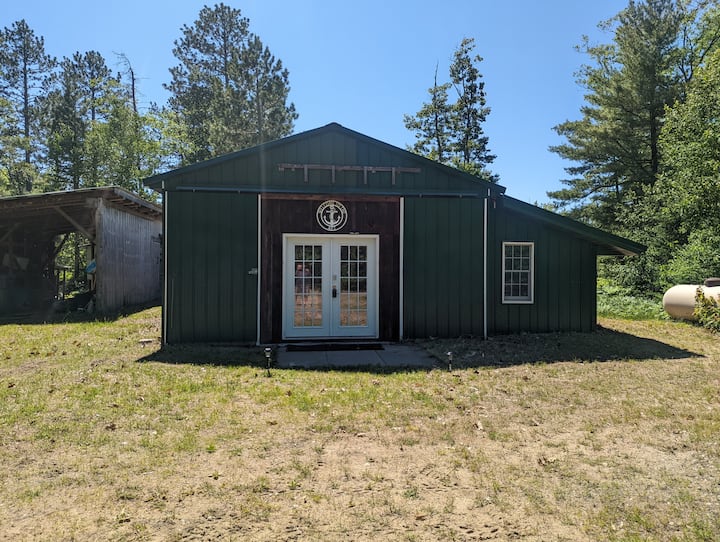 8 Best PetFriendly Cabins Near Tahquamenon Falls, Michigan Updated