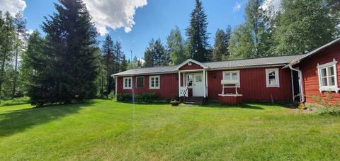 Large house with sauna 20 meters from the river - salmon fishing