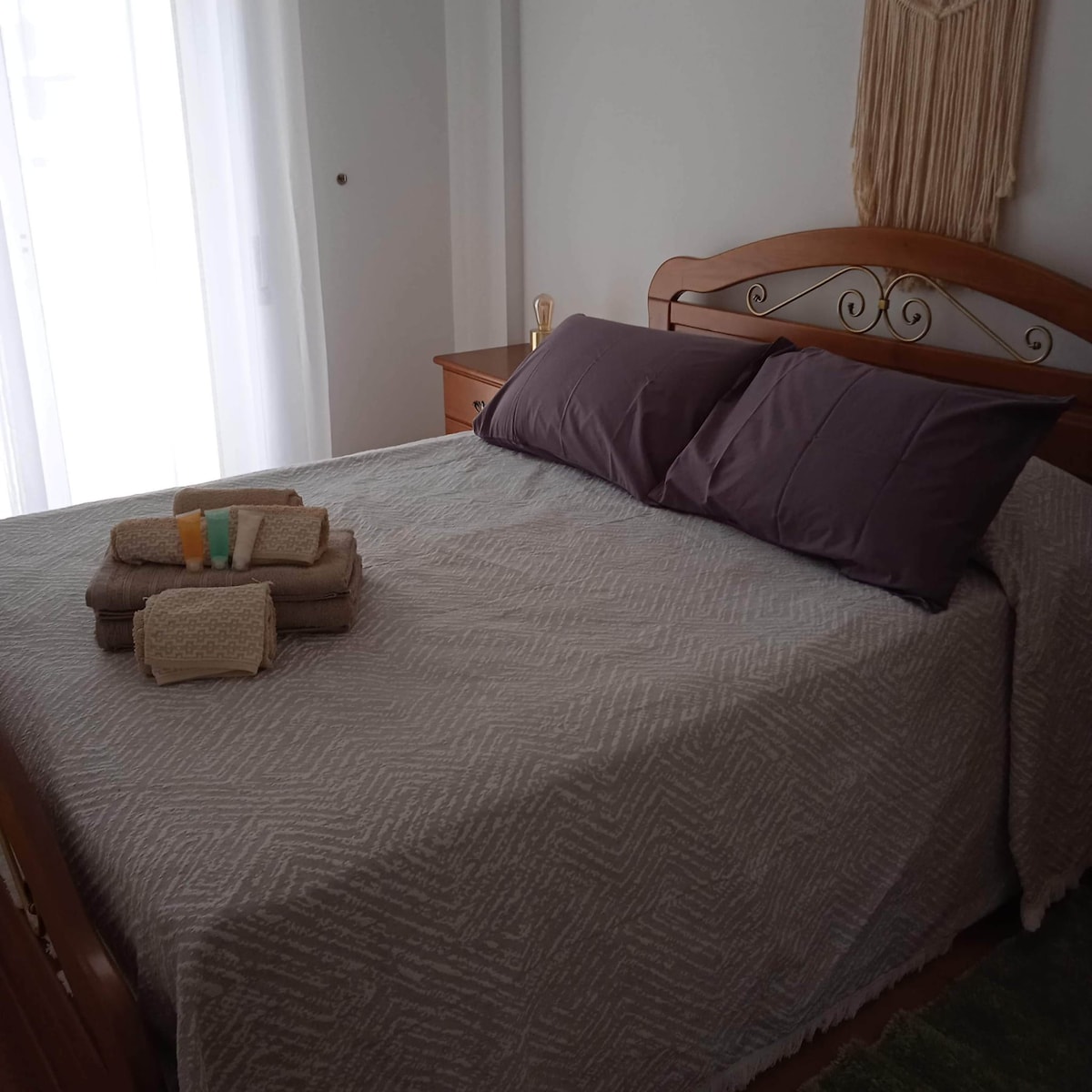 Bračni krevet (širine 125-149 cm)