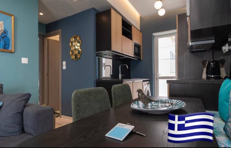 Comfy & Stylish Apartment in the Center of Athens! gallery image 2