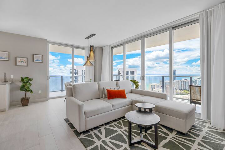 High Floor Breathtaking View Corner Unit HydeHouse gallery image 3