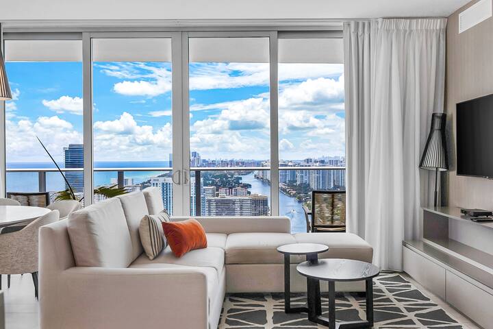 High Floor Breathtaking View Corner Unit HydeHouse gallery image 4