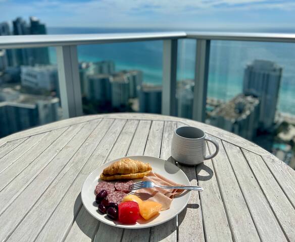 High Floor Breathtaking View Corner Unit HydeHouse gallery image 5