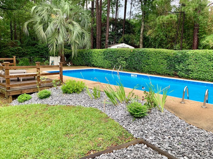 Country Carriage POOL HOME sleeps 8 guests! Houses for Rent in