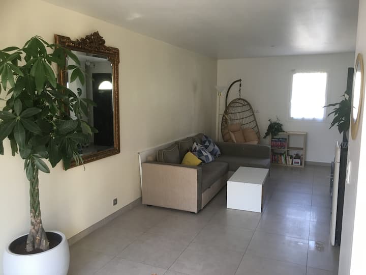 Maison Chaleureuse Avec Terrasse Extérieure. - Gardanne