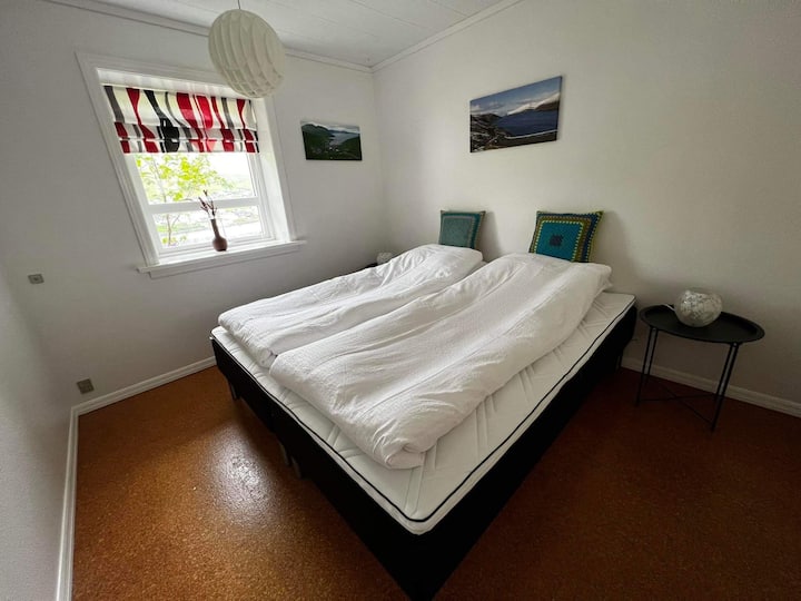 Anny's Bed & Breakfast room 2 Bed and breakfasts for Rent in Miðvágur