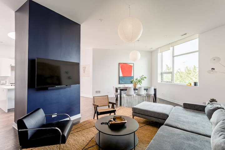 Luxury Penthouse Loft | Heart of Fulton Market gallery image 3