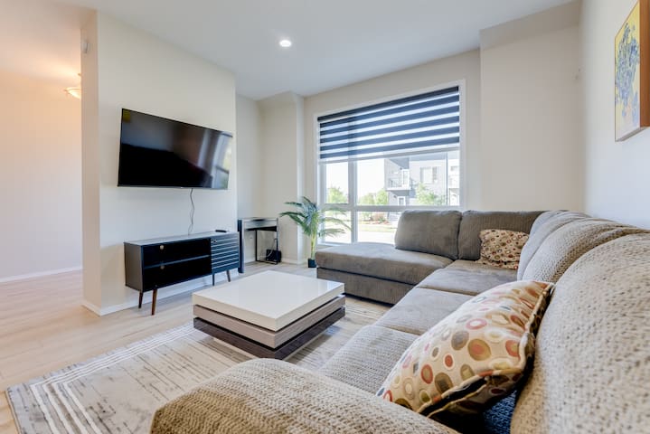 Family-Friendly 3BR | w/Arcade + 13 Min to Airport