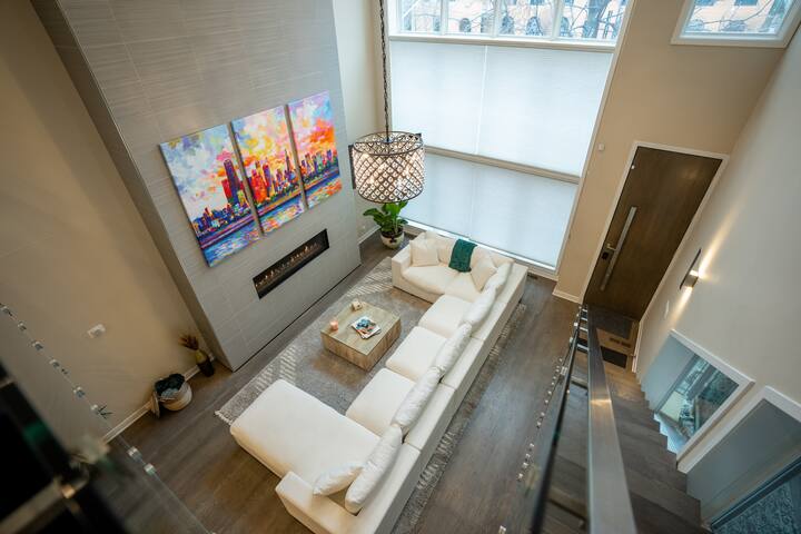 Extravagant Old Town Home w/ Sauna, Rooftop Lounge gallery image 3