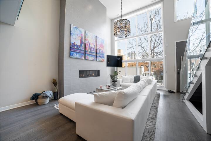 Extravagant Old Town Home w/ Sauna, Rooftop Lounge gallery image 4