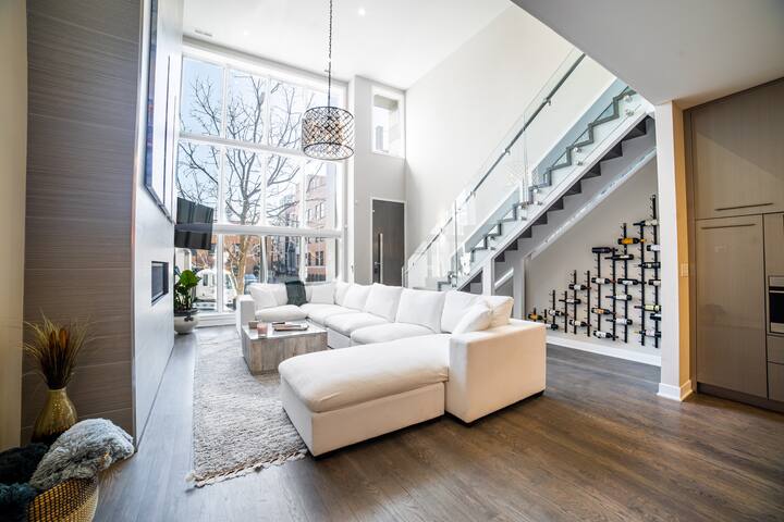 Extravagant Old Town Home w/ Sauna, Rooftop Lounge gallery image 2