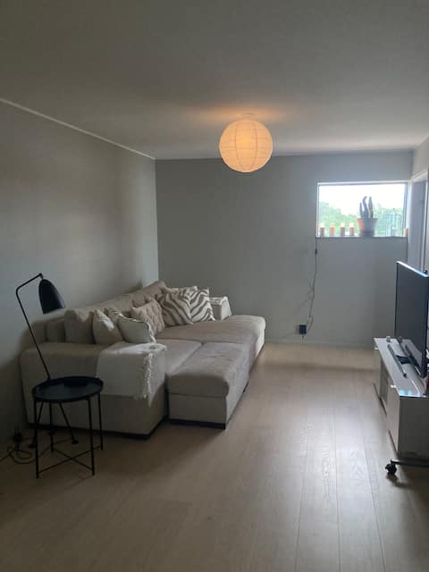Top performing Airbnb: Modern villa by the water with pool and sauna in Skärholmen
