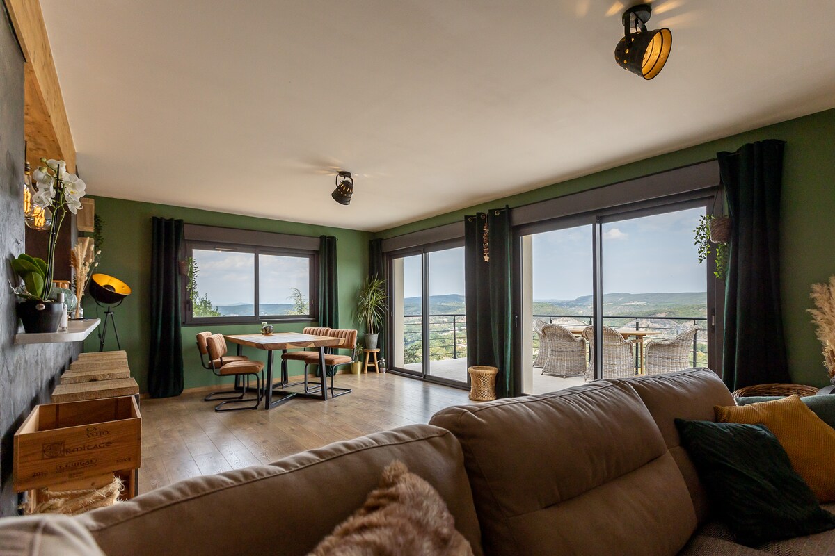 Top performing Airbnb: Cinderella Villa with magnificent views in Diocèse De Viviers