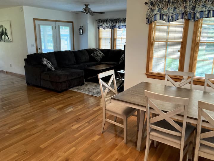 Welcome To The Bee Glade! A 4br Cabin In The Nrg! - Summersville, WV