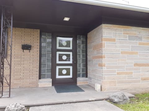 Mid Century Modern-close to city park and pool.