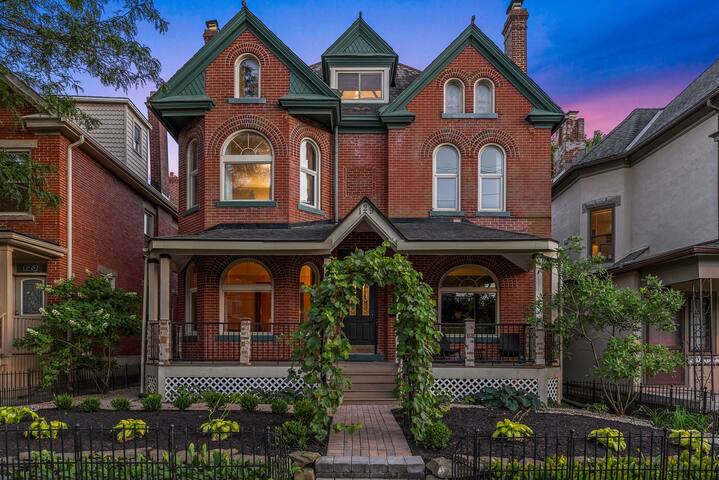 Gorgeous 5BR/10Bed | Large Private Outdoor Space!