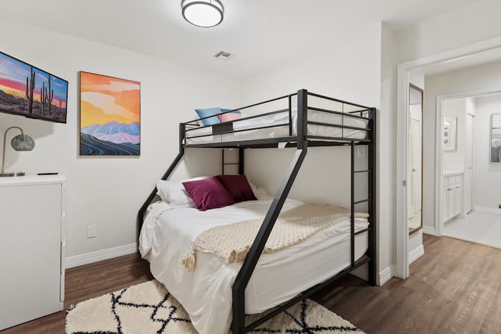 Ორსართულიანი საწოლი ძალიან კომფორტული ტყუპი მატრასითა და მატრასით 