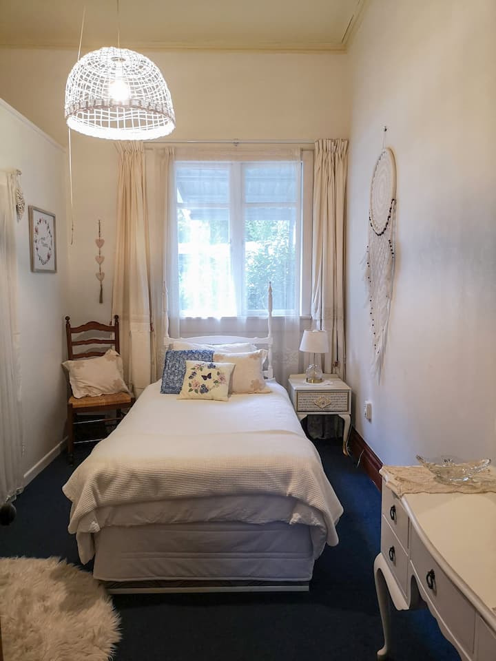 Camera da letto 3 - King single.  Su richiesta è disponibile anche un letto singolo estraibile. 