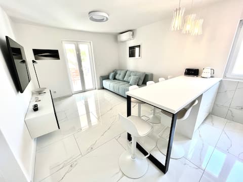 Successful Airbnb property: Apartment House Sol Pag with Jacuzzi in Vidalići