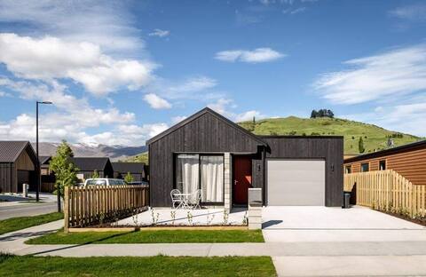 HOMELY CHEERFUL 4- BEDROOM HOME WITH 2 BATHROOMS