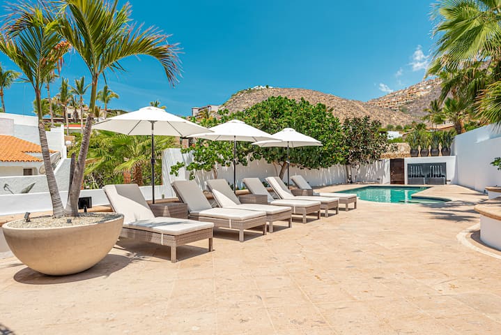 Entire home with 4 bedrooms in Los Cabos - Steps to Beach: 4BR Luxe Villa+Pool+Maid+Concierge