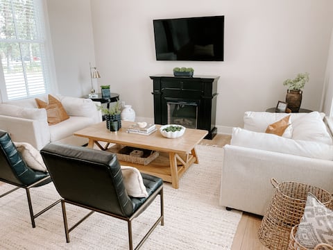 Luxury 1 BR New Home Close to ARCOM and Airport