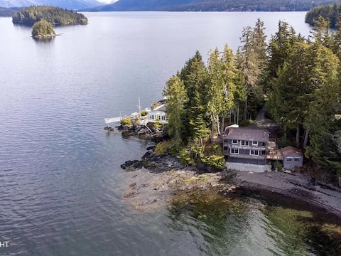 Beacon Point- ocean front 3 BR cabin at Survey Pt